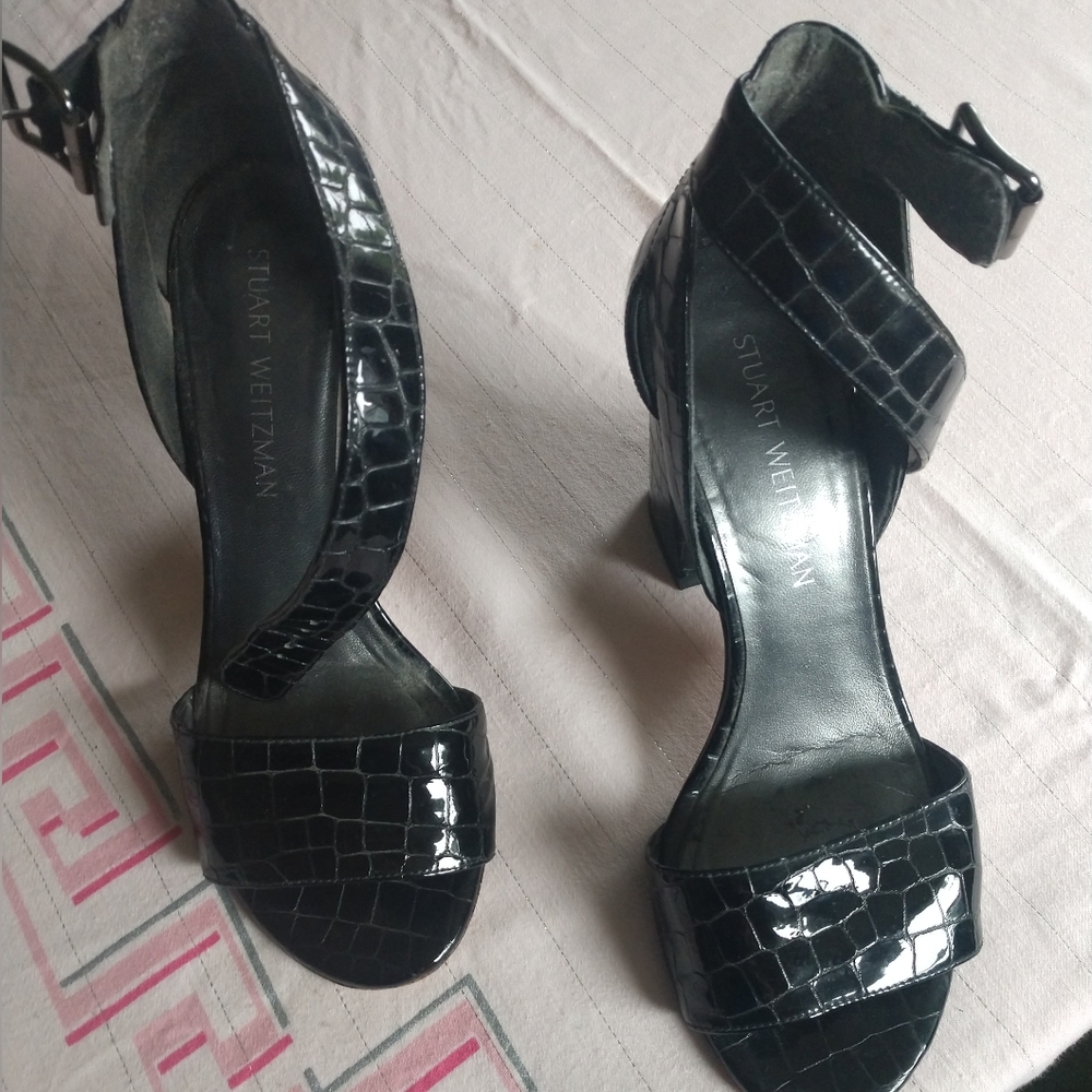 Stuart Weitzman black croc patent leather sandals size 8.5W